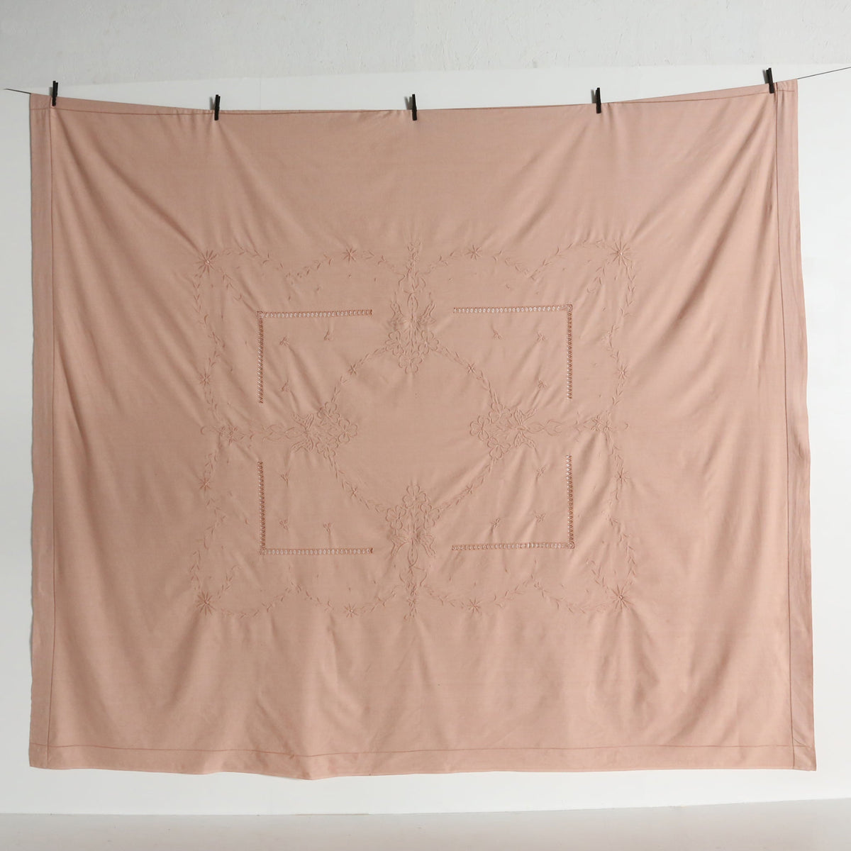 BLUSH LINEN  |  1930'S TABLECLOTH