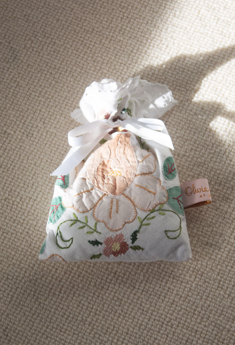 LAVENDER BAG | WHITE VINTAGE LINENS